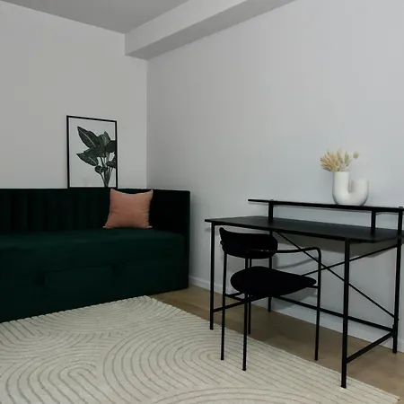 דירה Brand New With Balcony And Free Parking *