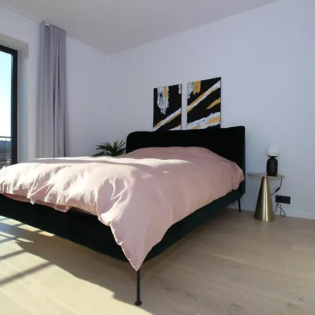 Brand New With Balcony And Free Parking * טאלין