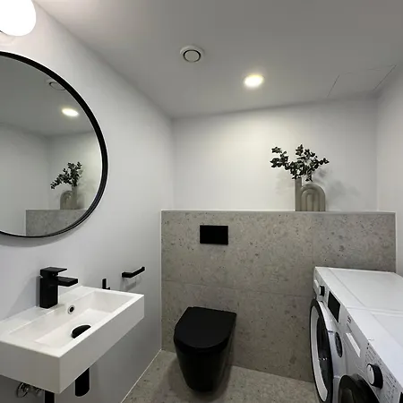 Brand New With Balcony And Free Parking דירה *
