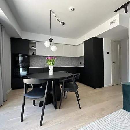 Brand New With Balcony And Free Parking דירה