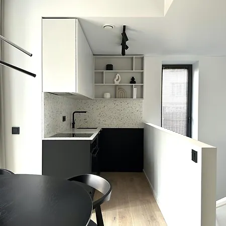 Brand New With Balcony And Free Parking טאלין