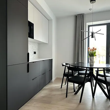 דירה Brand New With Balcony And Free Parking