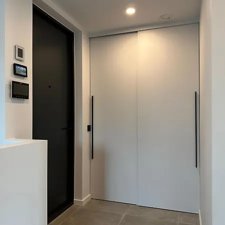 Brand New With Balcony And Free Parking טאלין