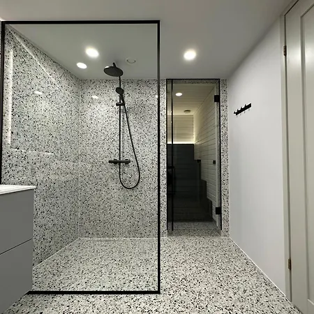 Brand New With Balcony And Free Parking * טאלין