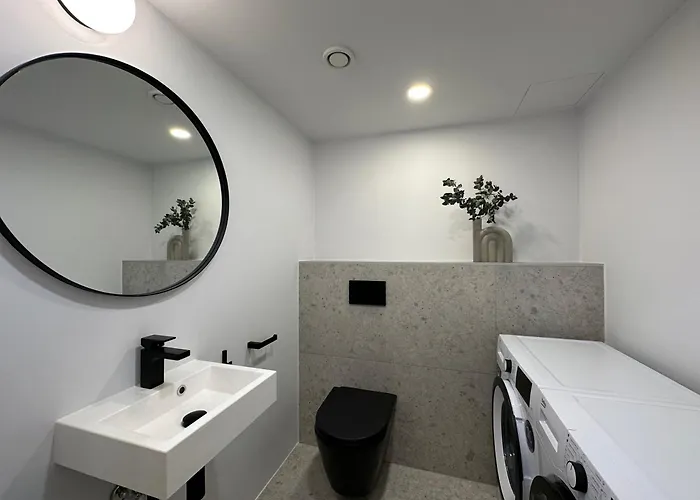 Brand New With Balcony And Free Parking Апартаменты *