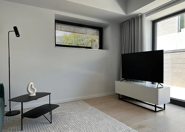 Brand New With Balcony And Free Parking Апартаменты