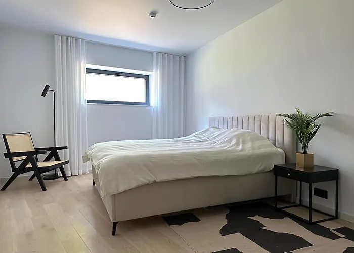 Brand New With Balcony And Free Parking Апартаменты *