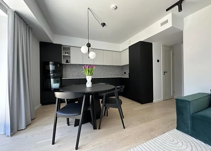 Brand New With Balcony And Free Parking Lägenhet