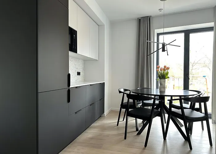 Lägenhet Brand New With Balcony And Free Parking